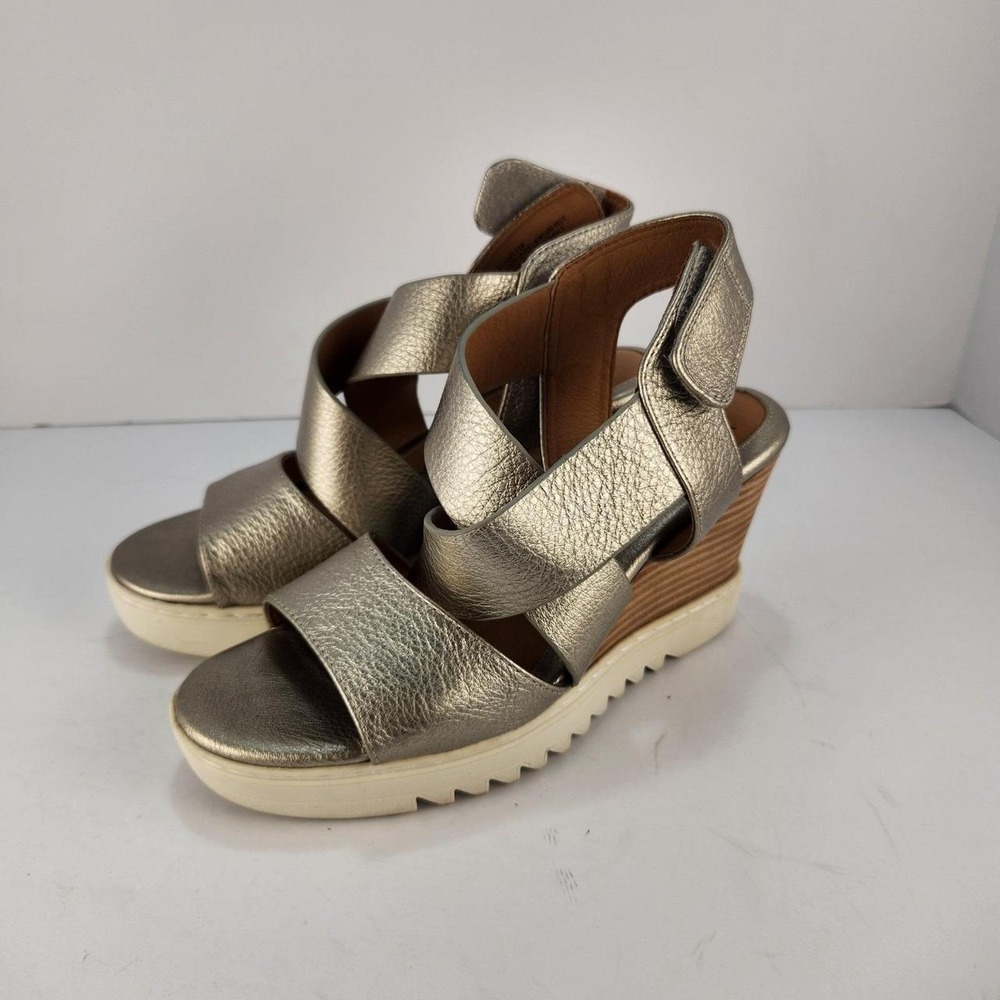 Sofft Women's 7M Gold Metallic Leather Strappy Wedge Platform Sandals